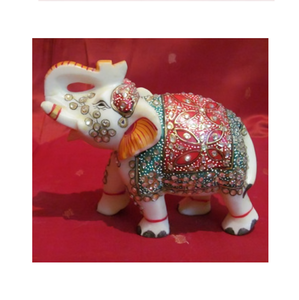 Cette sculpture en marbre retient le souffle des dieux figés dans une forme façonnée par des mains qui connaissaient le poids de la lumière et de l'ombre. - Product Image 4