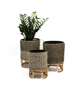 Jardinière tissée en jonc de mer avec support en rotin Conception de kit de pots de fleurs d'intérieur hauts pour la décoration intérieure pour une utilisation au sol - Product Image 1