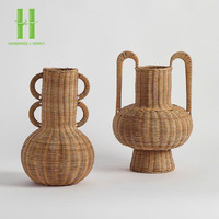 Meilleure Vente : Urne Vase en Rotin Tressé Artisanal Écologique Rustique sur Pied pour Fleurs Séchées, Décoration de Table, OEM Vietnam HNH Craft