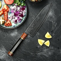 Couteau de Chef en Acier Damas Japonais Personnalisé de Qualité Supérieure, Manche en Bois, Compatible Lave-Vaisselle, Ambidextre, Design Moderne
