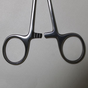 Pinza portaagujas de madera Crile, todo tipo de pinzas quirúrgicas Mayo y Hegar - Product Image 3