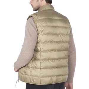 Gilet matelassé pour hommes isolé et chaud pour l'hiver Pakistan Gilet matelassé élégant pour hommes avec fermeture à glissière Gilet matelassé pour hommes pakistanais - Product Image 4