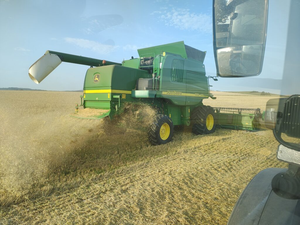 Moissonneuses-batteuses agricoles d'occasion de haute qualité avec moteur pour la récolte des céréales et du maïs à prix raisonnable / John Deere 9680i - Product Image 4