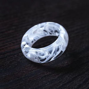 Bague élégante en bois et résine, bijoux de style organique, finition en bois et époxy artisanale, boîte de rangement pour les fêtes, couleur et taille personnalisées - Product Image 1