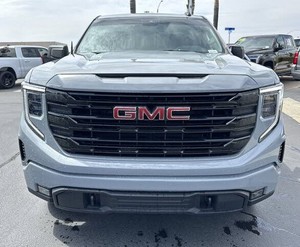 Nettoyer utilisé 2024 GMC Sierra 1500 Elevation Crew Cab 4WD - Product Image 1