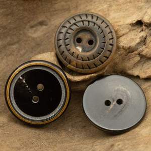 Boutons de couture en corne de buffle vintage à quatre trous, style animal, aspect réel, faits à la main, couleur gunmetal, avec logo personnalisé pour vêtements - Product Image 4