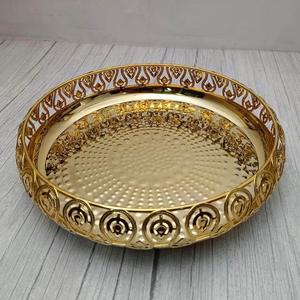 Bandeja DE SERVICIO DE METAL chapada en oro hecha a mano de lujo moderna para mesa de boda Apto para lavavajillas grado comercial - Product Image 1
