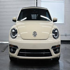 Meilleures ventes 2021 : Volkswagen Beetle Cabriolet, Pack Technologie, 2.0T Final Edition SEL, traction avant, boîte automatique 6 vitesses - Product Image 3