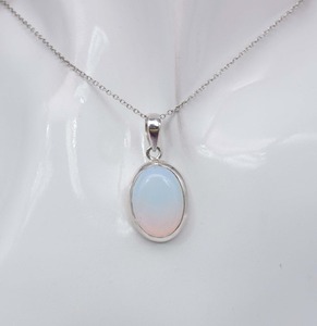 Joyería de piedras preciosas de opalita lechosa para mujer, colgante de estilo bohemio, joyería de plata de ley 925, colgante hecho a mano de tendencia, Regalo para mamá - Product Image 1