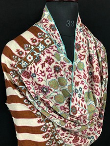 Kashmiri <b>Shawl</b> in Pure Wool Handwoven Elegant <b>Wrap</b> Winter Soft Wool Stole for Womens Style - Product Image 4
