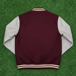 Blousons universitaires d'hiver sur mesure coupe ajustée avec bordure en fourrure de mouton, fermeture boutonnée, en tissu tricoté respirant, écologique et à séchage rapide pour homme - Product Image 2