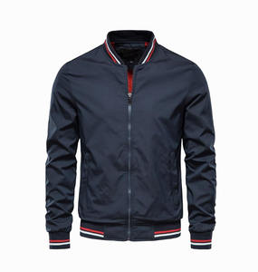 Chaqueta Bomber Ajustada de Color Sólido para Hombre con Bordado Estilo Urbano Cortavientos e Impermeable Chaqueta de Otoño de Alta Calidad - Product Image 1