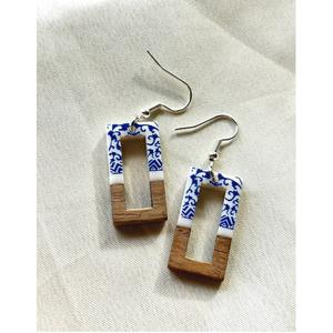 Pendientes de madera y resina Natural 100% hechos a mano, diseño exclusivo, pendientes clásicos de corte princesa con forma de ala - Product Image 1