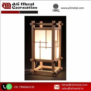 Linterna de marco de madera de decoración navideña para el hogar sostenible moderna con parte superior metálica Otros portavelas y tarros de velas - Product Image 4