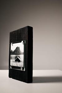 Cadre photo rustique en bois brûlé 2025, support de photo en verre, design minimaliste décoratif, bois massif carbonisé, moderne, pour table de maison - Product Image 2