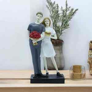 Statue décorative romantique de couple, figurine artistique avec bouquet et cœur, cadeau - Product Image 1