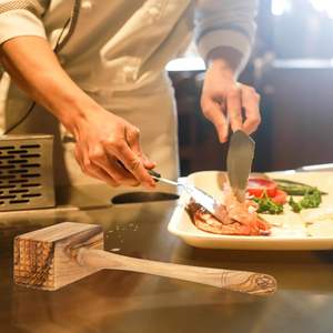 Attendrisseur à viande en bois d'olivier ASSLEMA - Léger, écologique, compatible lave-vaisselle - Product Image 4