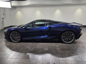 Coupé GT RWD 2023 d'occasion en excellent état, toit ouvrant, transmission automatique, transmission intégrale, V8 612 ch - Product Image 2