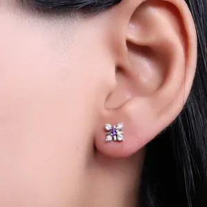 Pendientes de Plata 925 con Forma de Flor para Mujer, con Amatista en el Centro, Corte Brillante Redondo, Engaste de Garras, Clásicos para Uso Diario - Product Image 3