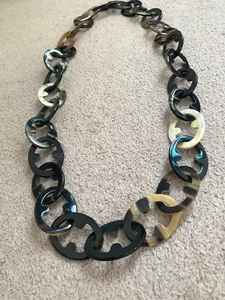 Collar con colgante de cuerno para mujeres, niñas y hombres Hecho a mano de cuerno de búfalo natural con colores naturales - Product Image 2