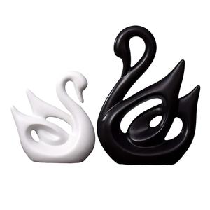 Couples noir grand et blanc petit cygne Sculpture intérieur décoration de la maison personnalisé oiseaux Sculpture événement fournitures cygnes élégants - Product Image 1