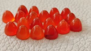 Vente en gros directe d'usine de cabochon de cornaline orange élégante pierre précieuse de quartz naturel pierres précieuses en vrac en forme de balle lisse - Product Image 4