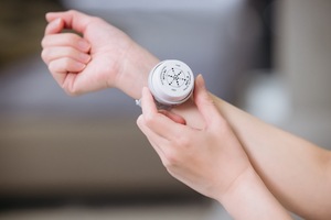 Pulsera Masajeadora de Manos TaoBody Premium Wellness con Función para Eliminar Síntomas para Masaje Corporal y Bienestar Durante el Sueño - Product Image 6