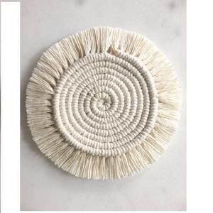 Posavasos redondos de macramé de inspiración Bohemia hechos a mano 100% algodón esteras y almohadillas de la mejor calidad precio al por mayor en India - Product Image 5
