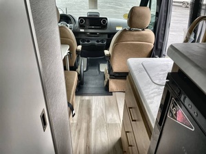 NUEVO Y MODERNO: Autocaravana T-h-o-r E-d-d-i-e B-a-u-e-r 19EB 2026, LISTA PARA ENVÍO - Product Image 3