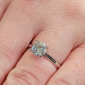 Bagues de mariage minimalistes de luxe en or blanc pur 14 carats, serties de diamants solitaires cultivés en laboratoire, fabriquées à la main, pour elle, vente en gros - Product Image 6