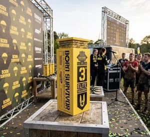 Trophée en acrylique - Récompense transparente pour parcours d'obstacles - Trophée de finisseur en lucite haute brillance pour le sport - Product Image 5