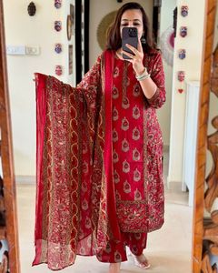 Top y pantalón étnicos indios para mujer, estampado de algodón y trabajo manual Kurti con pantalón y Dupatta, ropa de verano, vestido Kurti de diseñador - Product Image 5