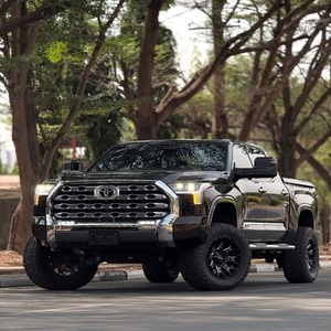 Asientos de Cuero TUN-DRA 4x4 con Volante a la Izquierda, Modernos - Product Image 1