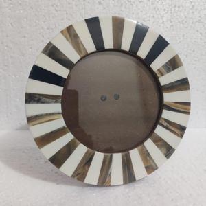 Marco de fotos artesanal con incrustaciones de hueso, con patrones intrincados y detalles finos. Marco decorativo para cuadros con incrustaciones de hueso. - Product Image 4