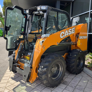 Cargadora compacta CASE SR210B con brazo telescópico, potencia hidráulica auxiliar, cucharón QT, un solo propietario - Product Image 1