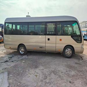 Autobús Toyota Coaster bastante usado Interior fresco y limpio Mejor precio En stock Venta caliente Pedido a granel de la mejor velocidad disponible para la venta - Product Image 1
