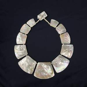 Collier en nacre personnalisé à bas prix pour un cadeau, collier minimaliste en nacre - Product Image 5