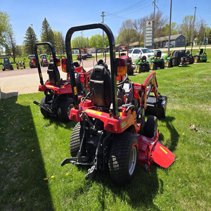 Tracteur Massey Ferguson GC1725M rouge, 4 roues motrices, transmission par engrenages, tracteur multifonctionnel à roues - Product Image 6