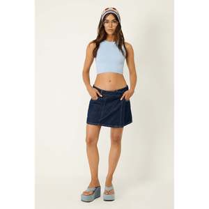 Crop top décontracté sans couture avec logo frontal, vêtement court - Product Image 4