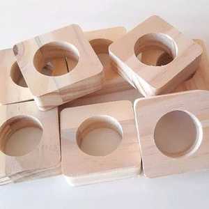 Porte-serviettes moderne en bois naturel fait à la main écologique avec un design agréable pour la table à manger décorative de cuisine pour les fêtes - Product Image 5