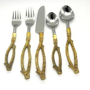 Ensemble de couverts en acier inoxydable de haute qualité 5 pièces avec poignées modernes polies en or Style américain argenté - Product Image 4