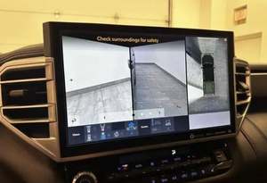 Toyota Tundra Platinum SUV Pick-up 2023, moteur essence 4,1 L, transmission automatique, sièges en cuir, toit ouvrant panoramique R17 - Product Image 5