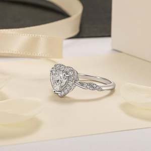 Anillo de Compromiso Jeulia Halo Personalizado con Corazón e Intercambio de Nudos de Diamantes - Product Image 5