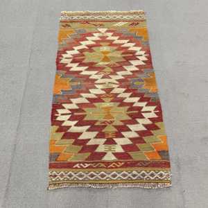 พรมตุรกีวินเทจ ขนาด 2x3.7 ฟุต พรมขนาดเล็ก สีแดงลายพืชและต้นไม้ - Product Image 1