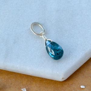 Pendentif en kyanite en forme de larme, pierre de naissance, pierre précieuse bleue, plaqué or rose, charme délicat fait à la main, bijoux - Product Image 2