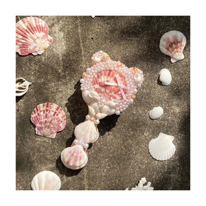 Espejo de mano decorado con conchas marinas naturales vieiras y conchas de cauri regalo de tocador inspirado en el océano para ella - Product Image 4