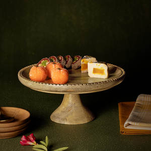 Support à gâteau en bois de haute qualité de style fermier d'Inde pour les mariages rustiques et les événements vintage - Product Image 5