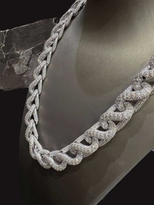 Collar de Cadena Cubana de Diamantes de Primera Calidad en Color Oro y Plata para Colecciones de Moda de Temporada Disponible a Precio de Fábrica - Product Image 4