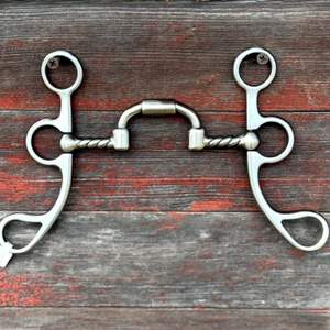 Corrección de salto de brocas de caballo de acero inoxidable de alta calidad OEM Western Snaffle Riding Twisted Wire Boquilla Esquí ecuestre - Product Image 1