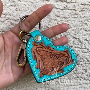 Porte-clés en cuir taillé sculpté à la main Porte-clés en cuir de forme exotique mignon Accessoires en cuir taillé Porte-clés mignons pour unisexe - Product Image 1